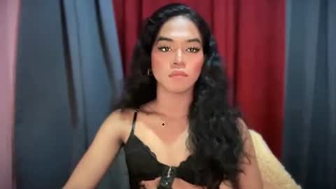 Snapshot of miss_veron_xoxo chatting on November 13, 2025, 8:24 am miss_veron_xoxo online show from November 13, 2025, 8:24 am