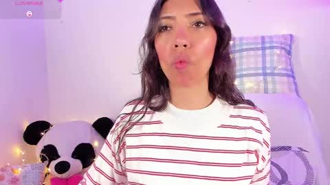 Snapshot of miss_veronica2 chatting on February 26, 2025, 12:14 pm Miss Veronica online show from February 26, 2025, 12:14 pm