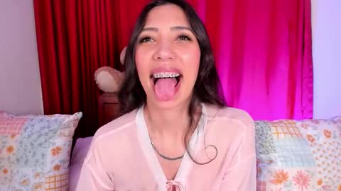 Snapshot of miss_veronica2 chatting on October 1, 2025, 1:28 pm Miss Veronica online show from October 1, 2025, 1:28 pm