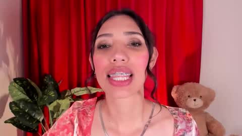 Snapshot of miss_veronica2 chatting on October 27, 2025, 1:26 pm Miss Veronica online show from October 27, 2025, 1:26 pm