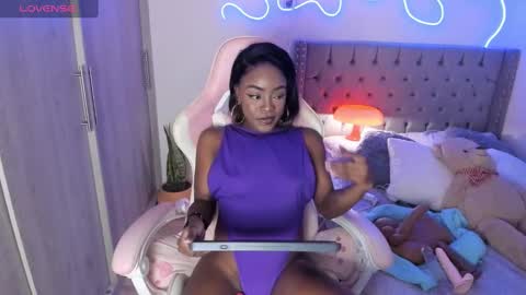 Tay Tay Independent Model   online show from February 7, 2025, 7:18 am