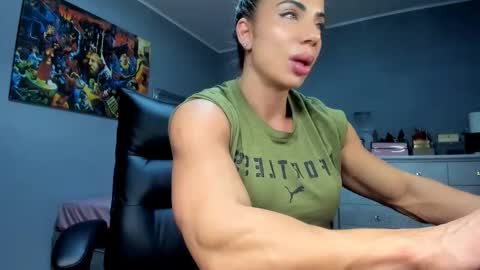 Alesyamuscledoll online show from October 4, 2025, 5:11 pm