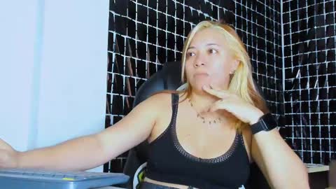 Snapshot of missalmafenix chatting on May 18, 2026, 4:57 pm missalmafenix online show from May 18, 2026, 4:57 pm