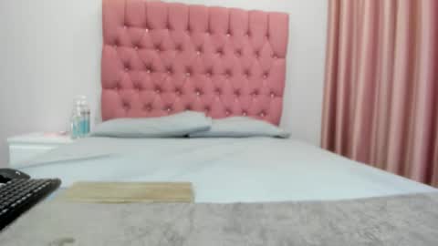 Elise online show from October 30, 2025, 10:10 pm