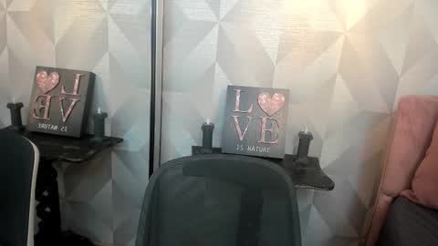 Misscarlet 26 online show from March 20, 2026, 2:44 pm