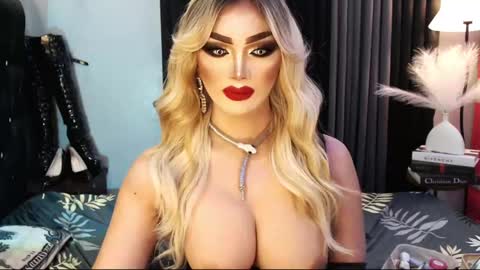 Snapshot of misschannel4sub chatting on February 18, 2025, 1:21 am PRIESTESS CHANNEL online show from February 18, 2025, 1:21 am