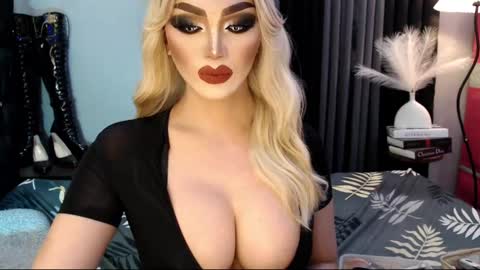 Snapshot of misschannel4sub chatting on March 5, 2025, 11:49 pm PRIESTESS CHANNEL online show from March 5, 2025, 11:49 pm