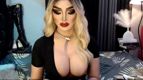 Snapshot of misschannel4sub chatting on March 9, 2025, 9:57 pm PRIESTESS CHANNEL online show from March 9, 2025, 9:57 pm