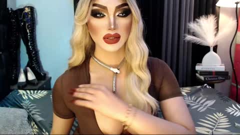 Snapshot of misschannel4sub chatting on March 10, 2025, 9:40 pm PRIESTESS CHANNEL online show from March 10, 2025, 9:40 pm