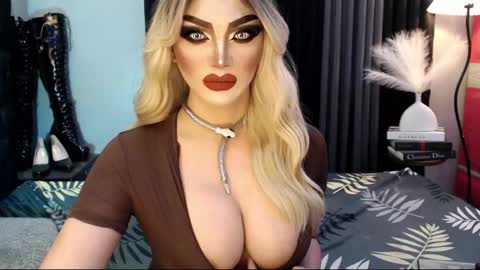 Snapshot of misschannel4sub chatting on March 11, 2025, 4:54 am PRIESTESS CHANNEL online show from March 11, 2025, 4:54 am