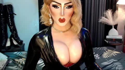Snapshot of misschannel4sub chatting on September 17, 2025, 9:27 pm PRIESTESS CHANNEL online show from September 17, 2025, 9:27 pm