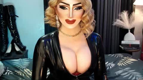 Snapshot of misschannel4sub chatting on September 18, 2025, 7:49 pm PRIESTESS CHANNEL online show from September 18, 2025, 7:49 pm