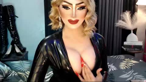 Snapshot of misschannel4sub chatting on September 24, 2025, 8:56 pm PRIESTESS CHANNEL online show from September 24, 2025, 8:56 pm