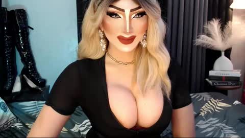 Snapshot of misschannel4sub chatting on September 28, 2025, 8:36 pm PRIESTESS CHANNEL online show from September 28, 2025, 8:36 pm