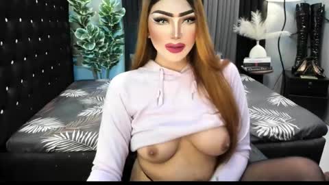 Snapshot of misschannel4sub chatting on October 17, 2025, 5:59 pm PRIESTESS CHANNEL online show from October 17, 2025, 5:59 pm