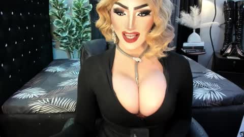 Snapshot of misschannel4sub chatting on October 19, 2025, 8:42 pm PRIESTESS CHANNEL online show from October 19, 2025, 8:42 pm