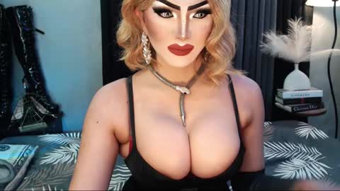 Snapshot of misschannel4sub chatting on October 28, 2025, 12:25 am PRIESTESS CHANNEL online show from October 28, 2025, 12:25 am
