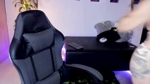 Snapshot of misscharlottte_18 chatting on December 20, 2024, 3:58 am Missy Charlottte.  Hey remember to give me a thumbs up ty online show from December 20, 2024, 3:58 am