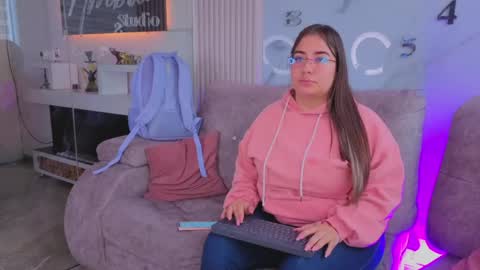 misscheelsee_as online show from April 10, 2026, 1:49 pm