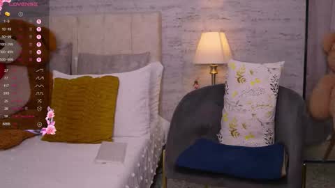 D A N A online show from February 8, 2026, 10:35 pm