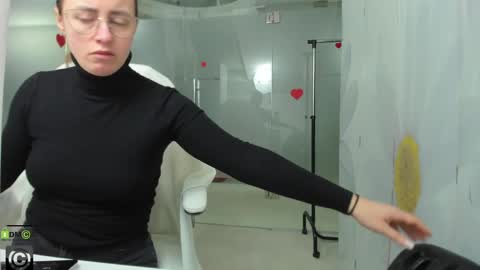 Miss Domina online show from March 31, 2026, 2:46 am