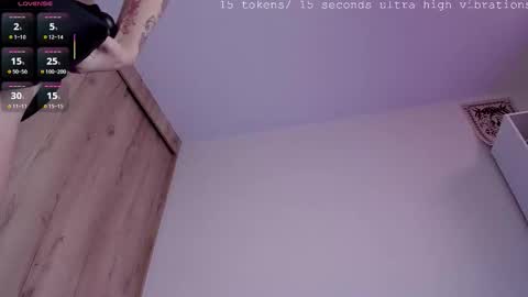 valentina online show from November 28, 2025, 1:36 pm