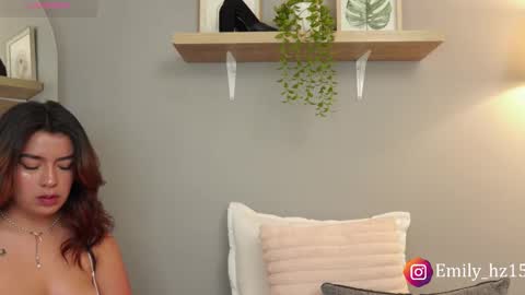 Yuliana online show from November 27, 2025, 9:11 am