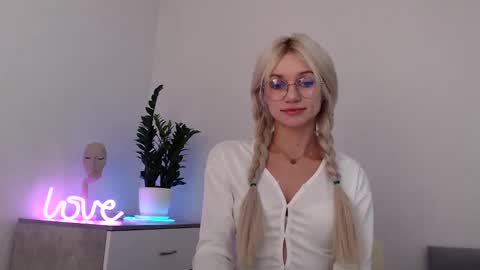 EMMA online show from December 8, 2024, 6:39 pm