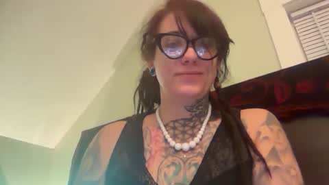 misshoneybadger333 online show from November 8, 2025, 11:58 pm