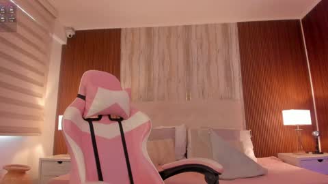 Bella Castillo online show from December 27, 2024, 2:54 pm