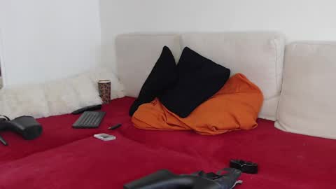 missjenifer online show from February 7, 2025, 11:01 am