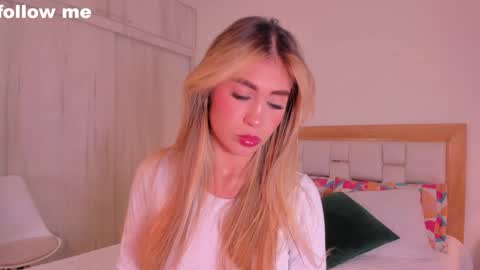Snapshot of missjuliaa_ chatting on January 24, 2025, 3:11 am A N N Y online show from January 24, 2025, 3:11 am
