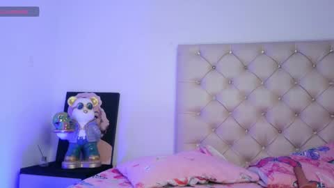 misskatiia online show from January 31, 2025, 12:29 pm