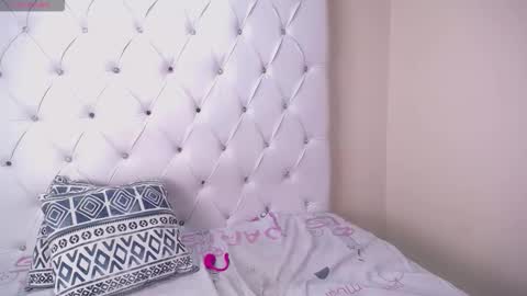 Danna online show from December 17, 2025, 10:27 pm