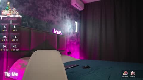 misskristel online show from December 25, 2024, 4:43 pm