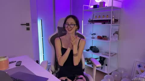 misslalii online show from December 5, 2025, 8:16 pm