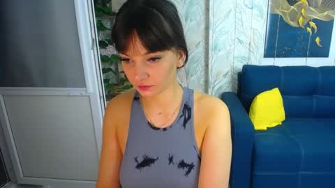 MissLaura online show from December 1, 2025, 5:45 am