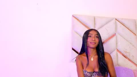 lyly  independient model online show from April 9, 2026, 3:50 pm