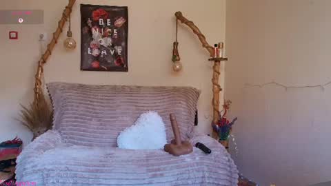 Snapshot of missmagnetizm chatting on August 1, 2026, 7:51 am Vi online show from August 1, 2026, 7:51 am