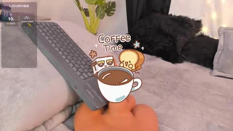 Alejandra  online show from March 5, 2025, 1:06 pm