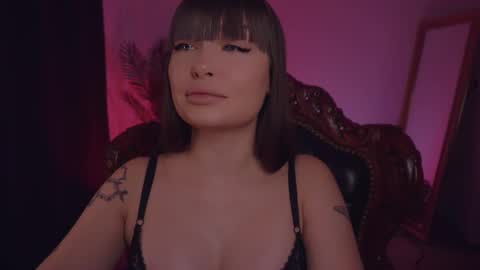 LUXXANDRA online show from February 19, 2025, 5:16 am