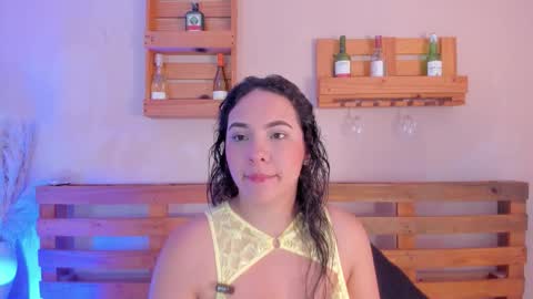 Mia  online show from November 22, 2025, 11:42 am