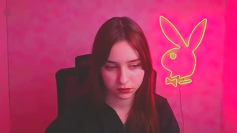 Mia online show from November 13, 2025, 7:57 pm