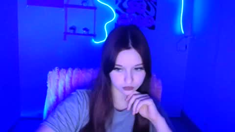 Mia online show from December 1, 2025, 8:47 pm