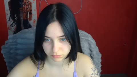 Mia online show from April 3, 2026, 12:14 pm