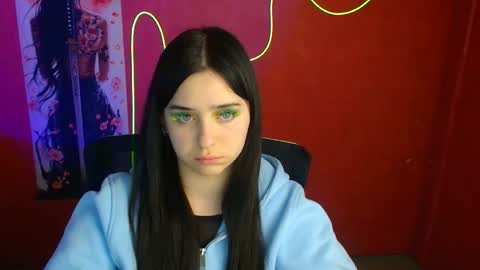 Mia online show from April 15, 2026, 5:31 pm