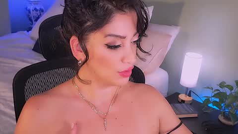 Mina online show from October 30, 2025, 2:24 am