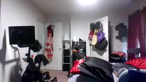 MissMona online show from April 19, 2026, 6:10 pm