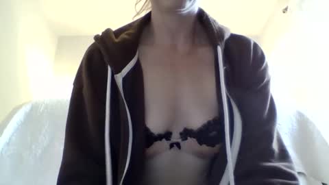 Maxxx online show from September 28, 2025, 11:21 pm