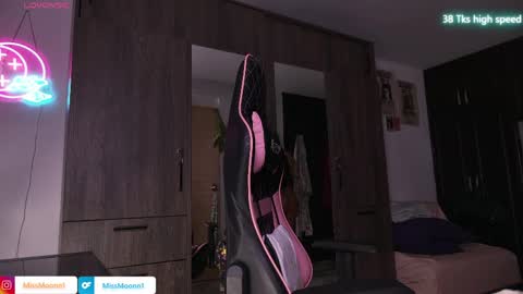 MissMoon online show from April 15, 2026, 6:37 pm